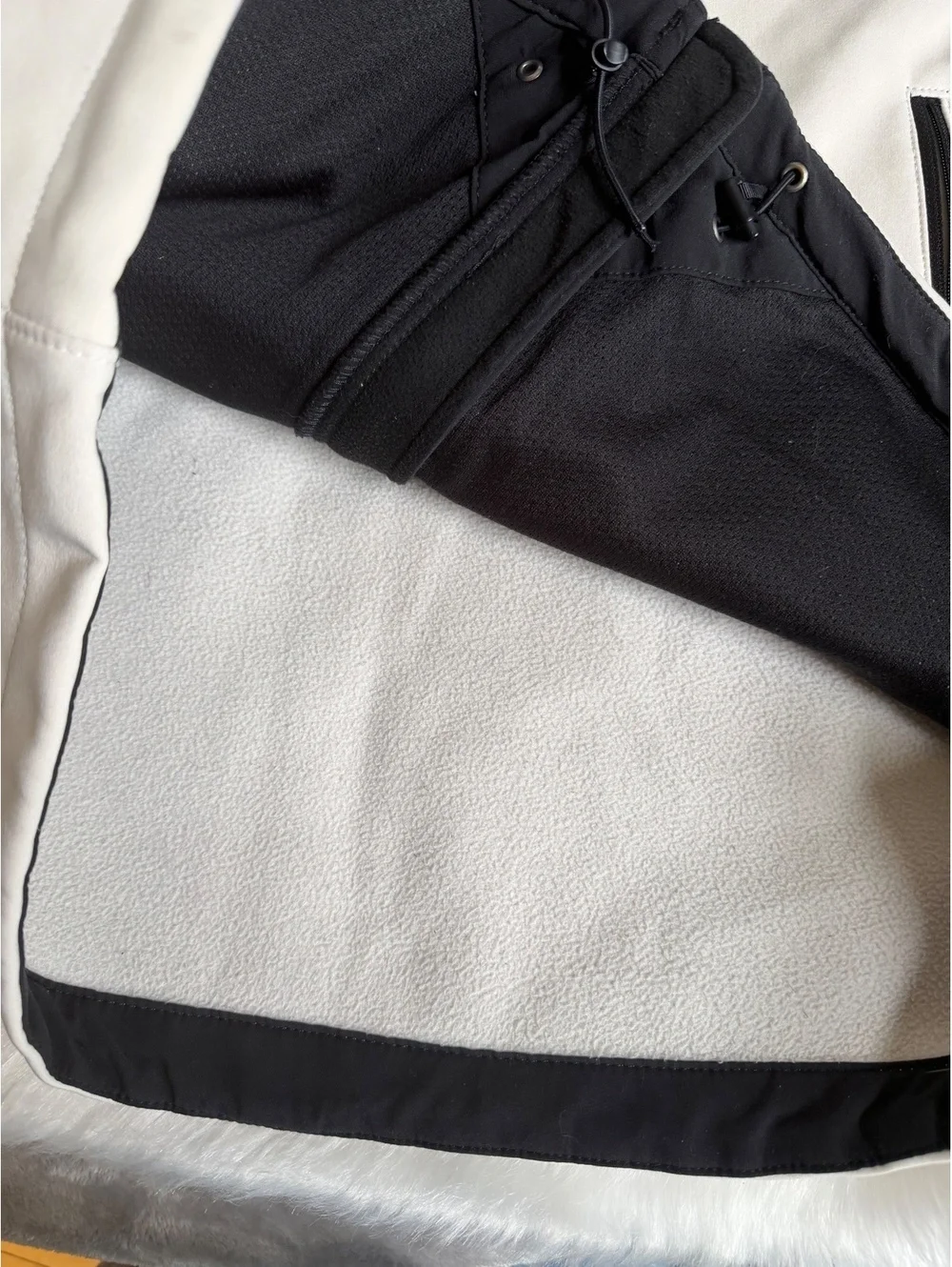 Men’s The North Face Two-Tone Softshell Jacket – Size Small – Black & Cream